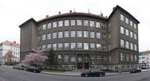 Na premiéru langmajera a gondíkové přišly i dcery obou herců. Treninky Ve Skolnim Roce 2019 2020 Sachovy Klub 64 Plzen