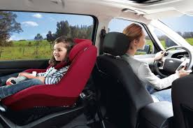 Maxi Cosi 2way Pearl Promotes Rearward Facing For Longer Also Isize Baby Car Seats Baby Car Mom And Baby