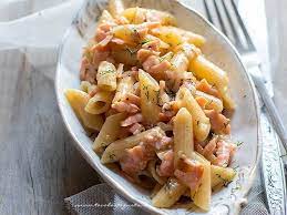 pasta al salmone cremosa senza panna la ricetta veloce e golosissima tavolartegusto it pasta al salmone ricette pasti italiani