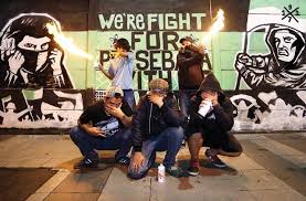 Pada data 16, satuan lingual belajar awal kalimat kedua baris kedua, awal kalimat pertama baris ketiga, dan awal kalimat kedua baris ketiga. Cerita Tentang Cap12 Komunitas Street Art Khusus Persebaya Dan Bonek