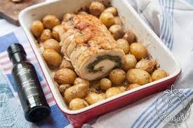 Petto di pollo intero al forno con patate. Arrosto Di Pollo Farcito E Patate Novelle Al Forno Ideericette