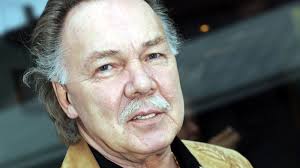 7 päivää: Kari Tapion avioton Karri-poika salaa hautajaisissa