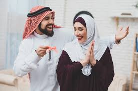 Namun coba kita lihat bahwa di sekeliling kita juga banyak orang yang sudah menikah tak kunjung memiliki rumah sendiri. Ingin Cepat Memiliki Rumah Impian Amalkan Doa Ini Moms