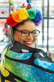 What are good places for massages and facials near Hotel Colon in Barcelona?