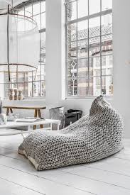 E se invece hai la fortuna di avere una camera da letto a milano grande e vuoi arredarla con stile sontuoso e non banale perché non osare con il letto rotondo? Pouf Letto Soluzioni Salvaspazio E Di Design Homehome