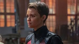 Ruby alludes to little red riding hood from the fairy tale of the same name. Batwoman Darum Hat Ruby Rose Die Serie Wirklich Verlassen