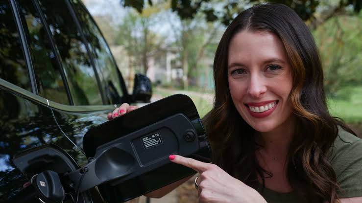 How to quickly locate a car's gas tank
