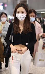 Maybe it's true that she never had plastic surgery. Angelababy Walks To The Airport Without Makeup Wearing A Crop Top And Jeans With A Long Waist And Thin Legs She Has A Great Body Inews