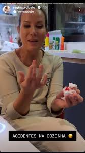 Vídeo: Regina Volpato se acidenta na cozinha e é atendida no SBT |  Metrópoles