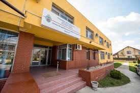 Un bărbat agresiv, care prezenta semne clare ale unei afecţiuni psihice, a fost imobilizat de poliţişti şi paramedici şi dus la spital. Centrul De Abilitare Èi Reabilitare Pentru Persoanele Adulte Cu DizabilitÄÈi Uverturii DirecÅ£ia GeneralÄ De AsistenÅ£Ä SocialÄ Si ProtecÅ£ia Copilului Sector 6 Bucuresti