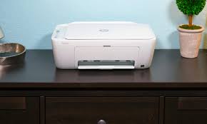 Es erscheint keine fehlermeldung, es hört sich auch so an als würde er drucken nur zieht er kein papier mehr ein. Hp Deskjet 2620 Tintenstrahldrucker