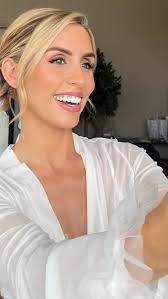 Such a beautiful morning, full of joy and golden moments ✨✨Ashley, creating  your bridal look was pure magic, your glow, your smile, and your joy lit up  the whole day✨✨, Hair styled @hair_by_val_o_dea ...