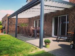 Eine terrasse soll heutzutage viele aufgaben erfüllen. Von Der Terrasse In Den Garten So Gelingt Ein Schoner Ubergang