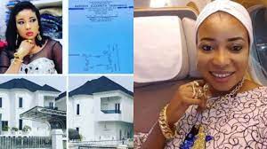 The misunderstanding between them began in september 2019 when a blog on instagram reported that anjorin was 'held and searched for drug peddling' during her hajj trip to saudi arabia. Money Speaking Lizzy Anjorin Show The Inside Of Her 350million Mansion In Lekki Little Paradise Youtube