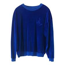 Logo ton sur ton brodé à la poitrine. Pull En Velours Imparfaite