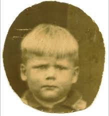 Remaking historical family photos at the same age