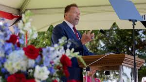 Arnold Schwarzenegger Slams Gerrymandering: Is Democracy at Risk? - Imagen principal del artículo