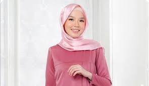 Sebelum ini hangat diperkatakan apabila pelakon nonny nadirah memuat naik foto wanita seksi memakai seluar pendek dengan stokin jarang. C0sqiqxv0pi8cm