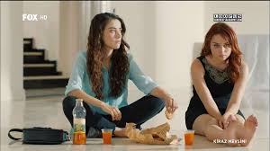 Kiraz mevsimi dizisinin oyuncuları, özel sahneleri ve diziden haberler bu sayfada. Nilperi Sahinkaya Feet 8 Photos Celebrity Feet Com