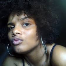 Gloria Alves's Instagram, Twitter & Facebook