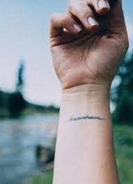 ¿buscas letras originales para un tattoo? Mas De 100 Tatuajes En La Muneca Para Mujeres Fotos Y Disenos Esbelleza