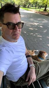 Watching a dad teach his son how to ride a bicycle. Wonderful thing to  witness. #bicycle #citylife