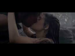 When she forces him aboard the queen anne's revenge, the ship of the formidable pirate blackbeard (mcshane), jack finds himself on an unexpected adventure in which he doesn't know who to fear more: 1080p Pirates Of The Caribbean On Stranger Tides Philip And Syrena Kiss Scene Youtube