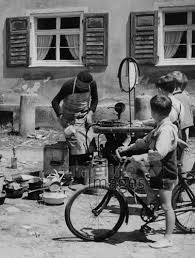 Kesselflicker In Munchen 50er Jahre Stohr Timeline Images Blackwhite Bw Schwarzweiss Sw Fotografie Photography Blackandwh Munchen 50er Jahre Alte Bilder