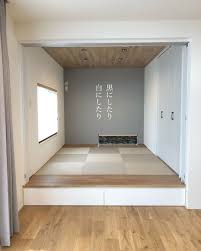 和室はプリーツスクリーンにしました 黒にしたり 白にしたり シースルー はたまた半々にしたりもできる 光の調整がしやすそうです ニチベイの もなみ という プリーツスクリーンです 和室 小上がり和室 プリーツスクリーン もなみ 光調