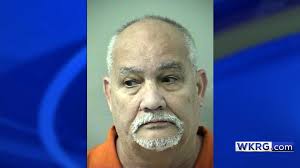 Florida man arrested after allegedly impersonating federal agent, flashing  blue lights