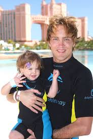 Dannielynn birkhead, daughter of the late anna nicole smith, is now 5 years old, and looks exactly like her mother. Anna Nicole Smith S Daughter Dannielynn Birkhead Through The Years Anna Nicole Anna Nicole Smith Celebrity Moms