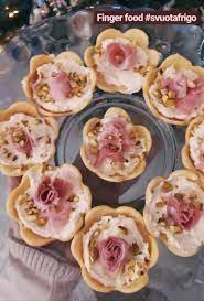 Tempo di cottura:10 minuti + 15 minuti di riposo. Fiorellini Di Pasta Brisee Ripieni Con Robiola Prosciutto Cotto E Pistacchi Sono Semplici Finger Food Da Realizzare Pe Ricette Finger Food Ricette Di Cucina