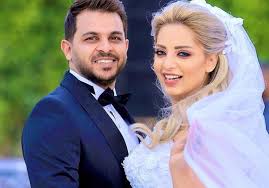 «أفكر جديا في اعتزال كل شيء، مهنتي كمذيعة والسوشيال ميديا نهائيا، وكل شيء، كل ما تعرفه الناس. ØµÙˆØ± ÙˆÙÙŠØ¯ÙŠÙˆÙ‡Ø§Øª Ù…Ø³Ù„Ø³Ù„ Ù…ÙŠ Ø­Ù„Ù…ÙŠ ÙˆÙ…Ø­Ù…Ø¯ Ø±Ø´Ø§Ø¯ Ø­Ù„Ù‚Ø§ØªÙ‡ Ù„Ø§ ØªÙ†ØªÙ‡ÙŠ