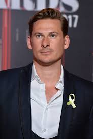 Jun 25, 2021 · blue star lee ryan has reportedly welcomed his first child with girlfriend verity paris and bandmate duncan james revealed the exciting news on itv's lorraine. Lee Ryan Net Worth Bio Age Height Wiki Dating Family Career Celebnetworth Net