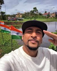 Rob (@artguyrob) • Instagram photos and videos