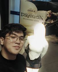 have you guys read this? This is the story takes place shortly after the  events in the film of How To Train Dragon 2. This is How to Train Your  Dragon: Dragonvine