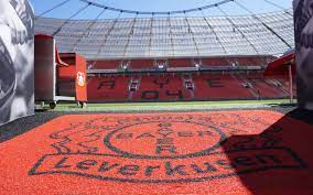 Bayer leverkusen year 2005 came out to be a crucial year for rolfes, with bayer leverkusen signing him and since then he has become a fan favorite, quickly winning a regular spot and not much after, captaincy in the full squad. Bayer 04 Fans Durfen Mit Einschrankungen Ins Stadion Radio Leverkusen