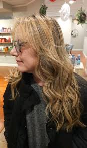 Warm blondes are back!!, @paradigmsaloncompany , Dm to book your next  blonging service with me!, #warmblonde #dimensionalblonde #curtainbangs  #redken #redkencolor #blondehighlights #harfordcounty ...