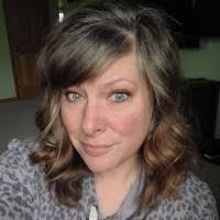 Kari Hale's Instagram, Twitter & Facebook