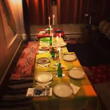 It seemed like such a great idea when you thought of it: How To Host A Large Dinner Party In A Small Space Offbeat Home Life Thanksgiving Small Space Family Christmas Party Host Dinner Party