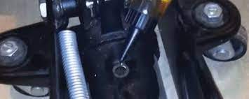 Fluid pumps into a cylinder in small increments, which raises an actuator arm. How To Fill A Floor Jack Refill A Floor Jack In 6 Easy Steps