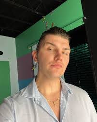 Zach Guyer's Instagram, Twitter & Facebook