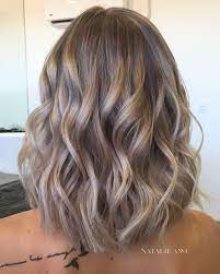 The very mention of wavy hairstyles for men stirs up images of romantic heroes with lovely long locks. Short Wavy Hairstyle Popular Short Wavy Hairstyles 2019 Hair Styles Short Wavy Hair Long Hair Styles