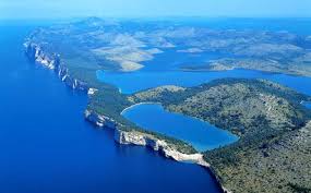 Ističe se svojim jedinstvenim biljnim i životinjskim svijetom i prirodnim rijetkostima. Nacionalni Park Kornati Nacionalni Parkovi Hrvatske