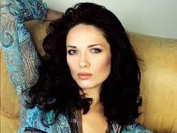 Po absolvování pražské jazykové základní školy v ostrovní ulici a po studiu pedagogické školy studovala vyšší odbornou školu hereckou. Tereza Kostkova Photos Facebook