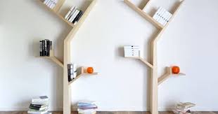 Cette étagère murale a tout pour vous plaire. 28 Etageres Que Tous Les Amoureux De Livres Devraient Avoir Chez Eux Etageres Minimalistes Etagere Murale Bois Etagere Murale Design