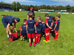 Información sobre sc cham enviar datos. Inapay On Twitter Inapay For Future Der Mitarbeiter Unserer Muttergesellschaft Inacta Ag Damiano Russo Ist Trainer Der Energiegeladenen Eh Junioren Des Sc Cham Auf Dass Die Nachwuchsfussballer Mit Ihrem Neuen Trikot Gesponsert Von