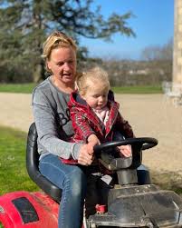 9 315 Vind Ik Leuks 110 Opmerkingen Erica Meiland Ericameiland Op Instagram Hier In Beynac Voelen We De Lente Al Komen Dus W Instagram Frankrijk Boeken