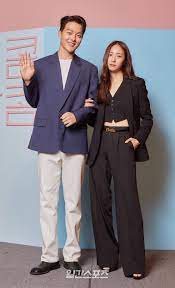 #come and hug me #kdrama #jang ki yong #jin ki joo #sighssssssssss #im sooooo happy we got a happy ending #and theyre sooo content #theyre soo happy = makes me happy #i need them in another drama #mine. Jang Ki Yong Sweet Smile Next To Sangjeong