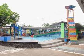 Bagi anda masyarakat ibukota atau pendatang dari luar kota yang menyukai wisata air kami sarankan untuk mengunjungi. Harga Tiket Masuk Dan Alamat Lokasi Wisata Keluarga Water Park Ciperna Cirebon